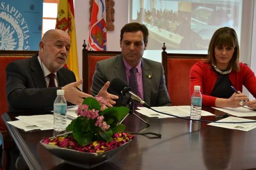 Una cata de vinos de las bodegas Vega Sicilia, plato fuerte del curso de verano sobre enología que se celebrará en Laujar