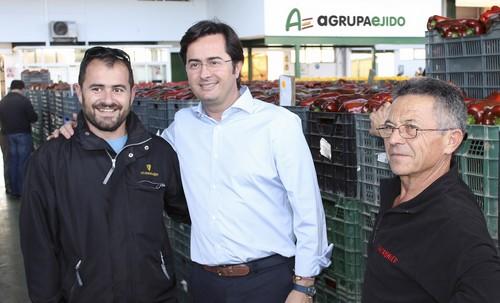 El alcalde de El Ejido asiste a la subasta de Agrupaejido