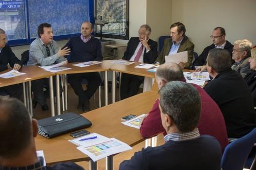 El Gobierno busca soluciones para conseguir una tarifa eléctrica adaptada a los regantes