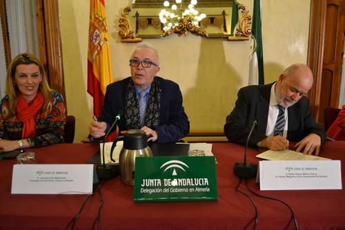 La Junta y la UAL ponen en marcha en Almería el primer laboratorio de prevención de riesgos laborales en el sector agrícola