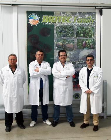 El alcalde de Níjar visita la empresa agrícola Biotec Family