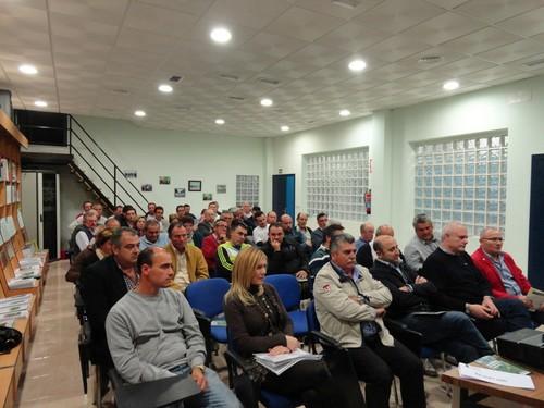ASAJA explica a un centenar de agricultores las estrategias para el control del Nueva Delhi en cucurbitáceas