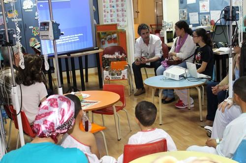 Los pequeños del Aula Hospitalaria del CH Torrecárdenas pasan una divertida mañana con Coexplay
