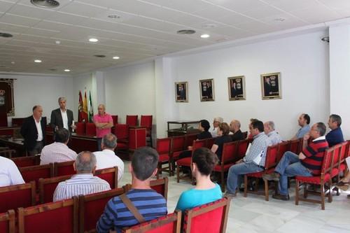 El Ayuntamiento de Adra estudia con  agricultores la situación de determinadas parcelas agrícolas afectadas por la protección del matorral de Sierra de Gádor