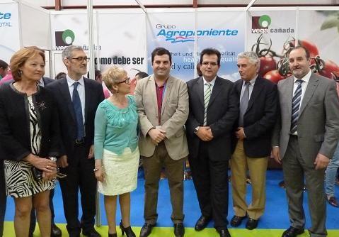 Víboras visita el stand de Agroponiente y Vegacañada en Expolevante, en una nueva jornada multitudinaria