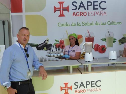 Sapec Agro conquista a los agricultores con sus fitosanitarios y fitonutrientes y a los visitantes de Expolevante con sus smoothies de frutas