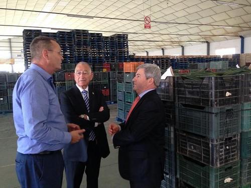 Un alto cargo del Ministerio de Agricultura ha mantenido una reunión en Diputación con Gabriel Amat y representantes de comercializadoras