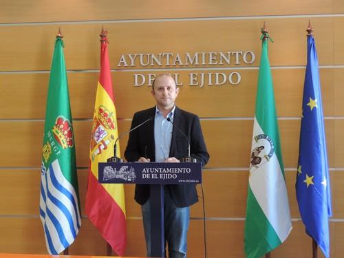 El Ayuntamiento autorizará a los agricultores del municipio la autogestión de los restos vegetales de sus invernaderos