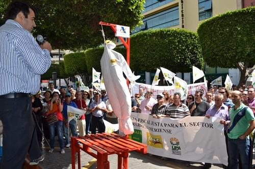 El Gobierno desatiende al sector agrario almeriense y los deja fuera de la corrección de errores de la rebaja fiscal