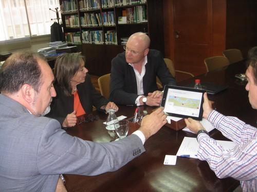 Presentan al delegado de la Consejería de Agricultura una propuesta de transporte de hortalizas por barco entre Almería y Holanda