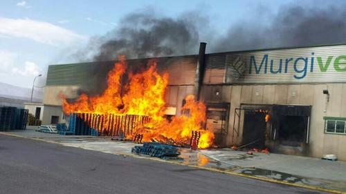 Murgiverde sufre un incendio en su fachada de Poniente
