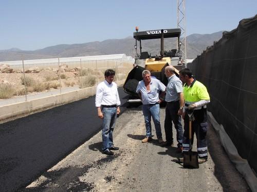 El Ayuntamiento ejidense acomete mejoras en casi 5.000 metros cuadrados del camino El Algarrobo