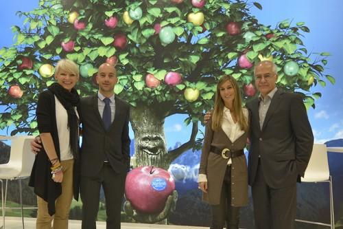 VOG conquista en Fruit Attraction con su rica gama de manzanas y su concurso Win!Marlene