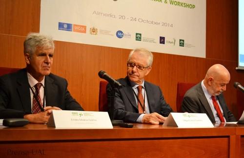 Expertos de 18 países debaten en la UAL el futuro de la investigación en microalgas