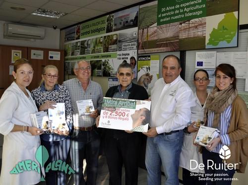 De Ruiter entrega el premio del concurso para semilleros «¡Mira arriba!»