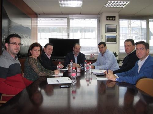 ASAJA y COAG piden al delegado un esfuerzo para ayudar a levantar las estructuras afectadas por la tormenta de granizo