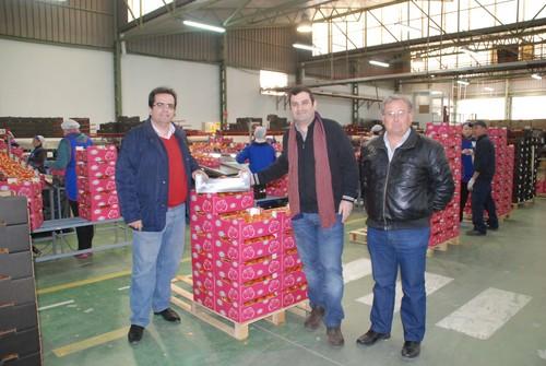 El alcalde de Níjar visita las instalaciones de Agroponiente en Campohermoso
