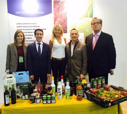 El stand de Diputación, epicentro de las negociaciones comerciales de los empresarios almerienses en el 'Salón de Gourmets'