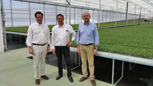 El alcalde de El Ejido participa en la jornada de puertas abiertas de Natural Green
