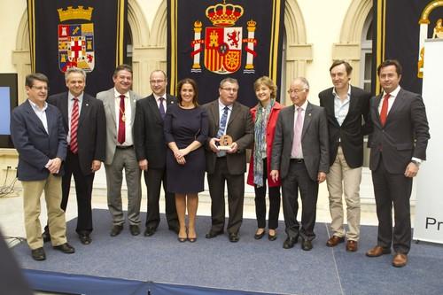 La ministra de Agricultura entrega a Vicasol el Premio Economía 2014, otorgado por el Colegio de Economistas de Almería