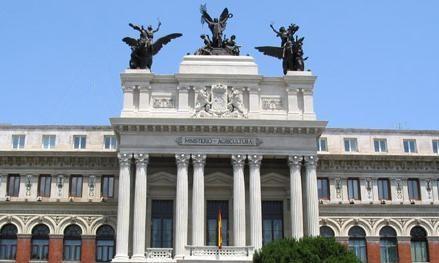 El presupuesto del Ministerio de Agricultura, Alimentación y Medio Ambiente para 2016 prioriza las políticas que benefician a los ciudadanos y ajusta los gastos internos de funcionamiento
