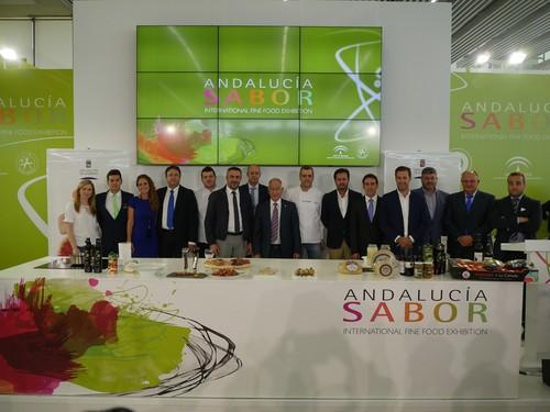 Amat acompaña a los empresarios durante la jornada más intensa de contactos y promoción en ‘Andalucía Sabor’