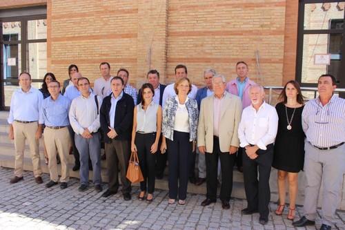 La consejera de Agricultura se reúne con Areda para estudiar actuaciones en materia de regadío