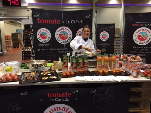 Las recetas más típicas de Italia ensalzan el sabor de los productos de la IGP Tomate La Cañada durante la segunda jornada de promoción en el Mercado de Milán