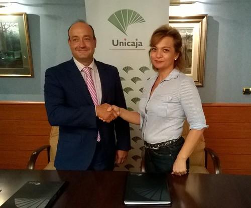 Unicaja Banco y la UPA-Almería firman un acuerdo en apoyo al colectivo de 500 agricultores y ganaderos almerienses de esta asociación