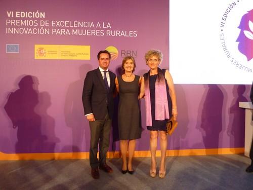 Lola Gómez recoge el premio de 'Excelencia a la innovación en diversificación de la actividad económica en el medio rural' en Madrid