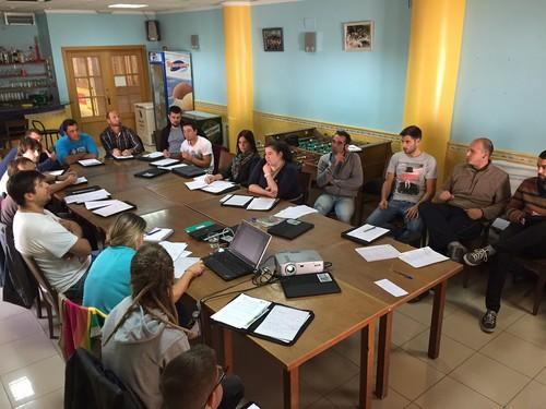 Jóvenes productores debaten sobre la necesidad del relevo generacional en el sector agrario