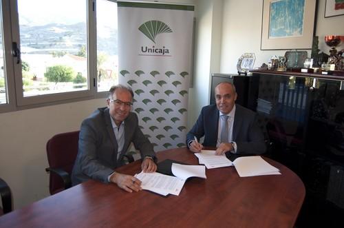 Granada La Palma y Unicaja firman un acuerdo que beneficiará a los 650 agricultores de la comercializadora