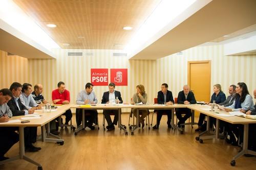 El PSOE se compromete a ser “el tratamiento” contra “la plaga que ha sido Rajoy” para la agricultura almeriense