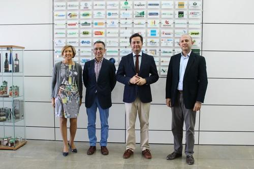 El alcalde de El Ejido visita TECNOVA para conocer los procesos de investigación del sector agrícola almeriense