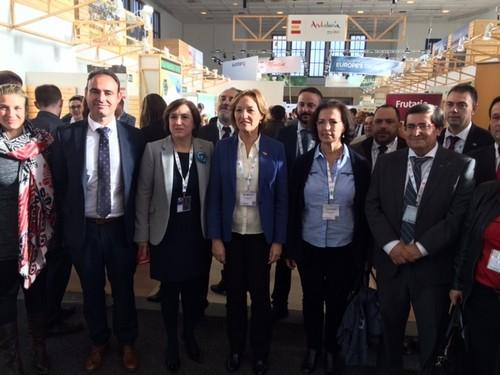 Carmen Ortiz anuncia que las exportaciones hortofrutícolas andaluzas suben un 12% de enero a noviembre de 2015, hasta los 4.676 millones de euros