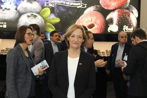 La consejera de Agricultura mantiene encuentros con FEPEX, HORTYFRUTA y Asociafruit en la jornada central de Fruit Logistica