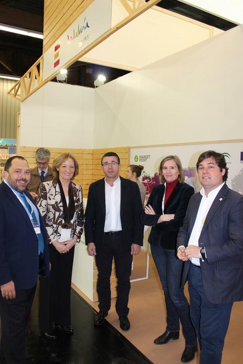 Carmen Ortiz anima a los productores andaluces a apostar por lo ecológico ante la creciente demanda internacional