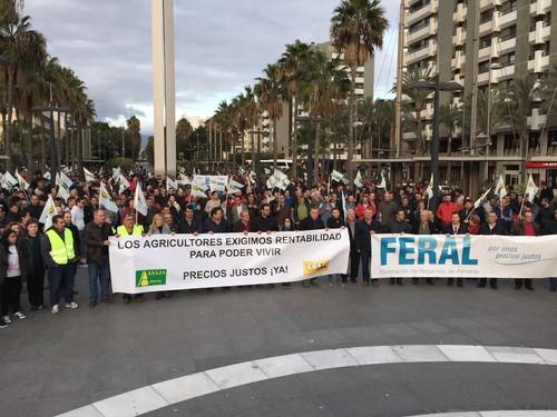ASAJA y COAG denuncian la pasividad de las Asociaciones de comercio ante la grave crisis de precios del sector