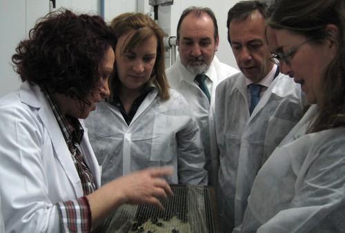 La consejera para Asuntos Agrarios de la embajada de EEUU conoce in situ el sector agrario almeriense