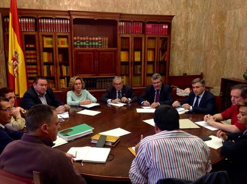 Reunión entre el subdelegado del Gobierno y las organizaciones agrarias sobre el trabajo de la Inspección en el sector agrícola