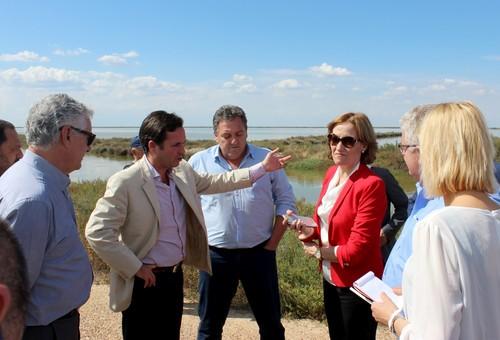 Ortiz espera que la visita de los eurodiputados refuerce su sensibilidad con los sistemas más singulares del campo andaluz