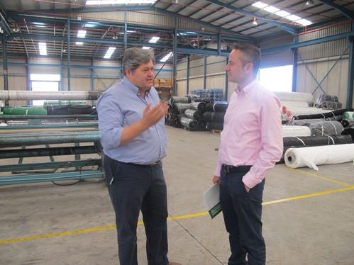 El delegado de Economía visita la empresa de la industria auxiliar agrícola Criado y López S. L.