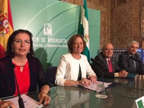 Agricultura y Cajamar acuerdan desarrollar proyectos conjuntos de investigación en horticultura intensiva