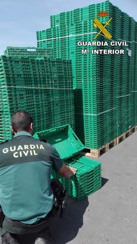 La Guardia Civil detiene a los autores del hurto de 75.000 cajas de plástico en una cooperativa
