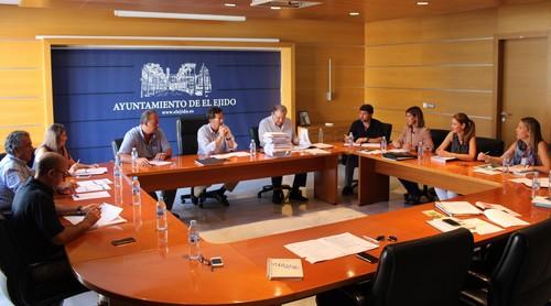 Luz verde en la Junta de Gobierno ejidense a la licitación para el alquiler de maquinaria específica para desbrozar y limpiar caminos rurales
