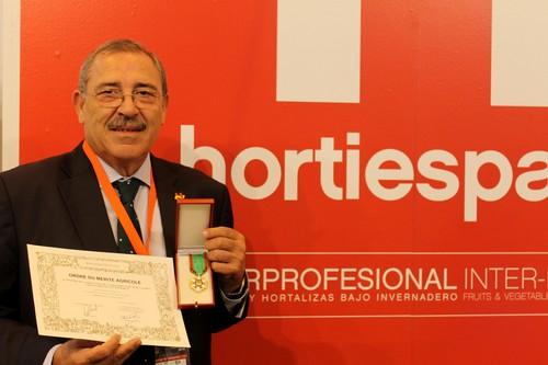 El presidente de HORTIESPAÑA y HORTYFRUTA recibe la Orden del Mérito Agrícola concedida por el Ministerio de Agricultura Francés