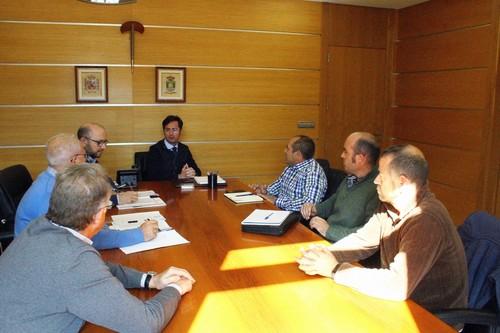 Ayuntamiento de El Ejido y COAG se reúnen para abordar temas como el déficit hídrico, los caminos rurales o los restos vegetales