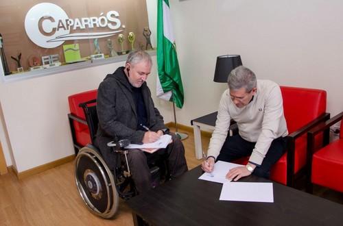 Verdiblanca y Caparrós firman un convenio para mejorar la calidad de vida de las personas con discapacidad