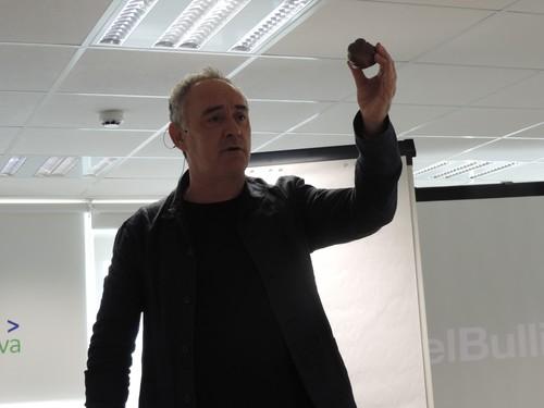 Ferrán Adrià insiste en “comprender la agricultura de invernadero” para innovar