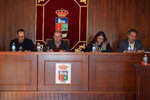 El Pleno rebaja casi a la mitad el tributo para instalaciones y obras en invernaderos de Vícar